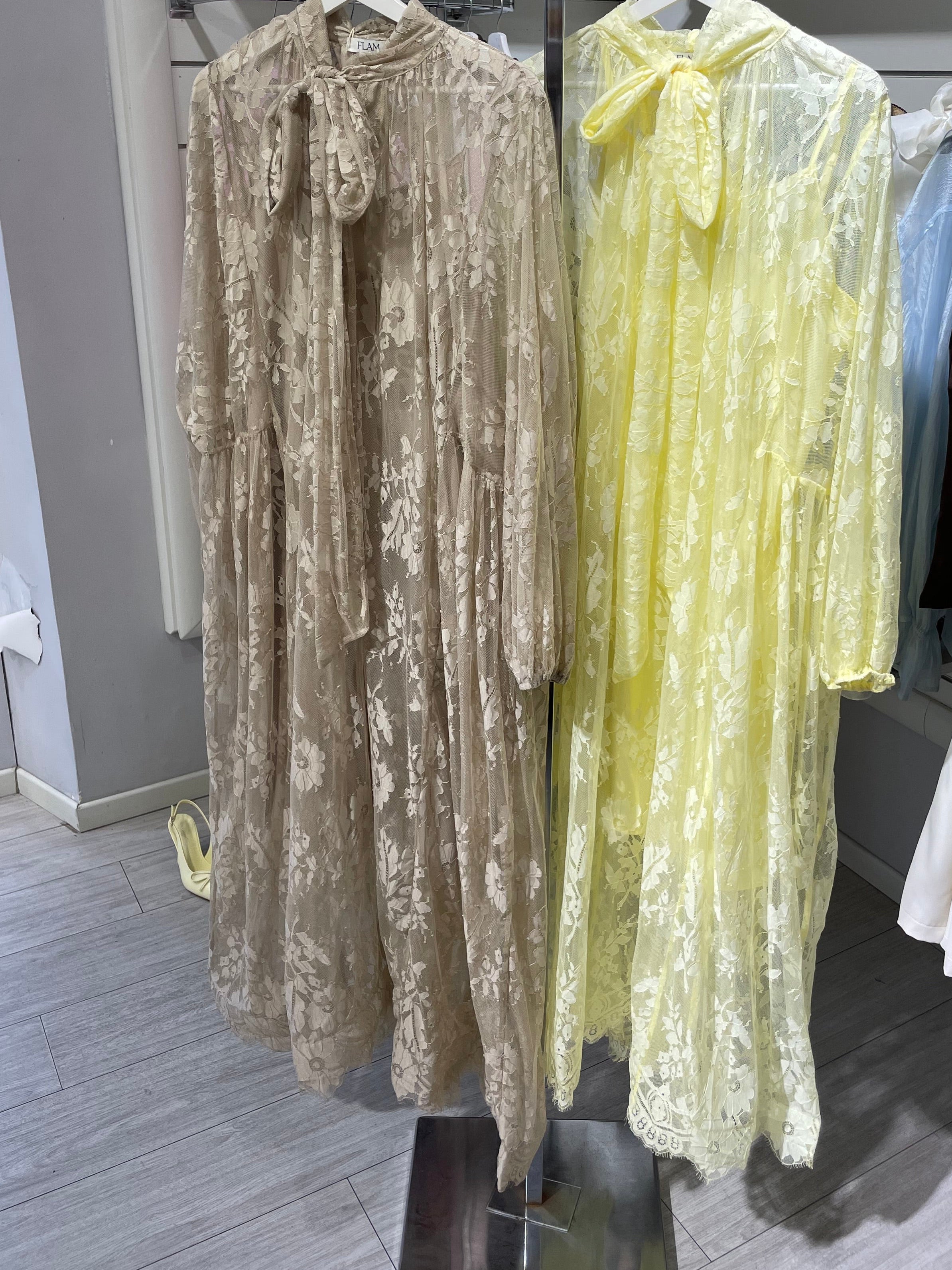 Abito Cathrine maxi trasparente in pizzo floreale
