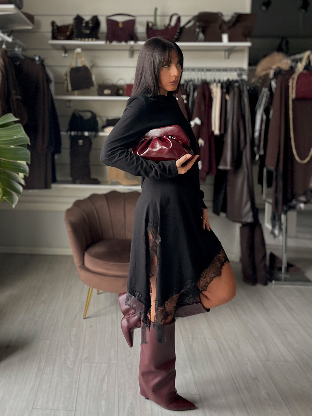 ABITO LUNGO ASIMMETRICO CON PIZZO LUMINA