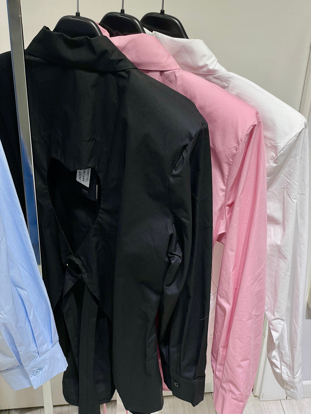 Camicia Open Back con spalline più colori