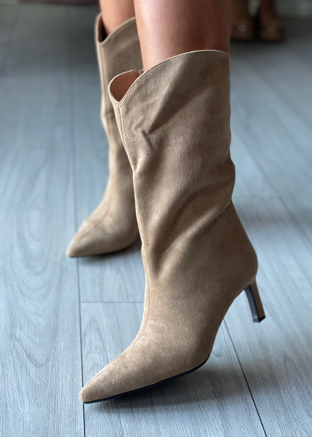 STIVALETTO TACCO KITTEN SCAMOSCIATO BEIGE