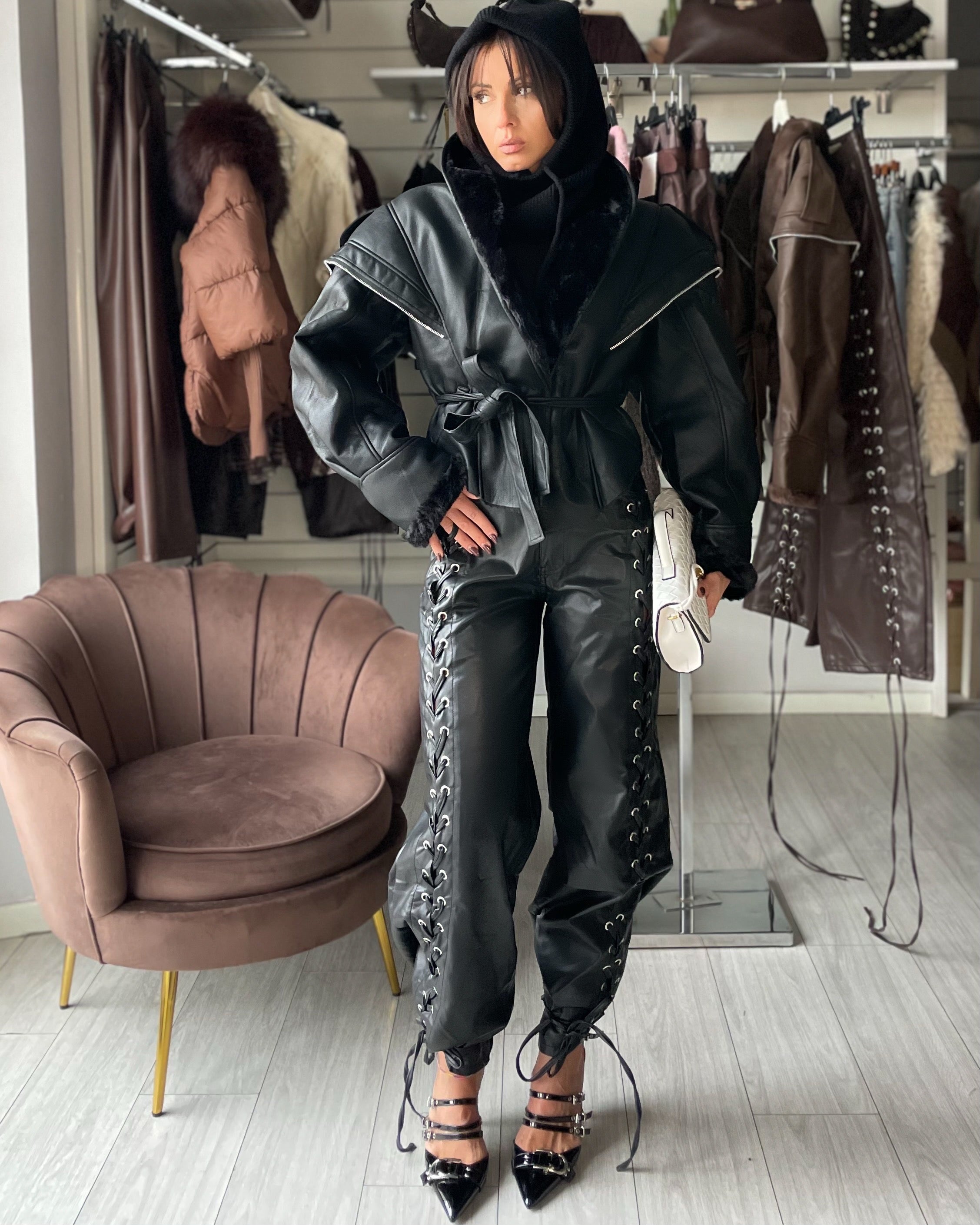 081 Biker Fur con cintura nero