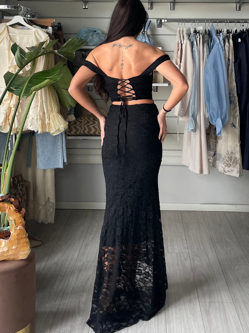 Coordinato in pizzo gonna a sirena e corsetto