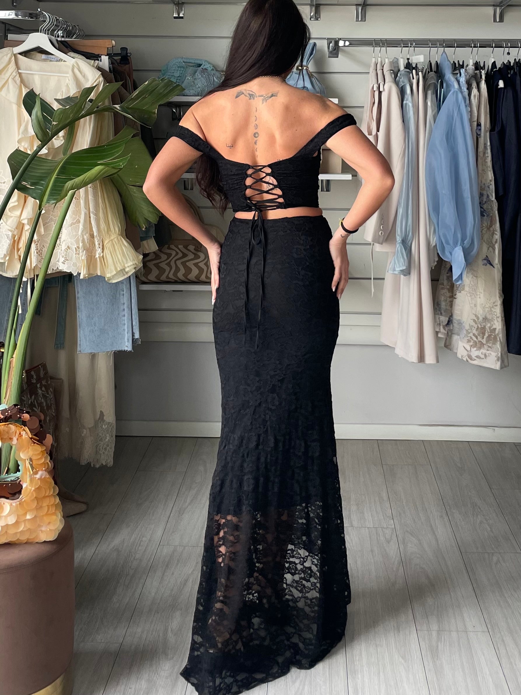 Coordinato in pizzo gonna a sirena e corsetto