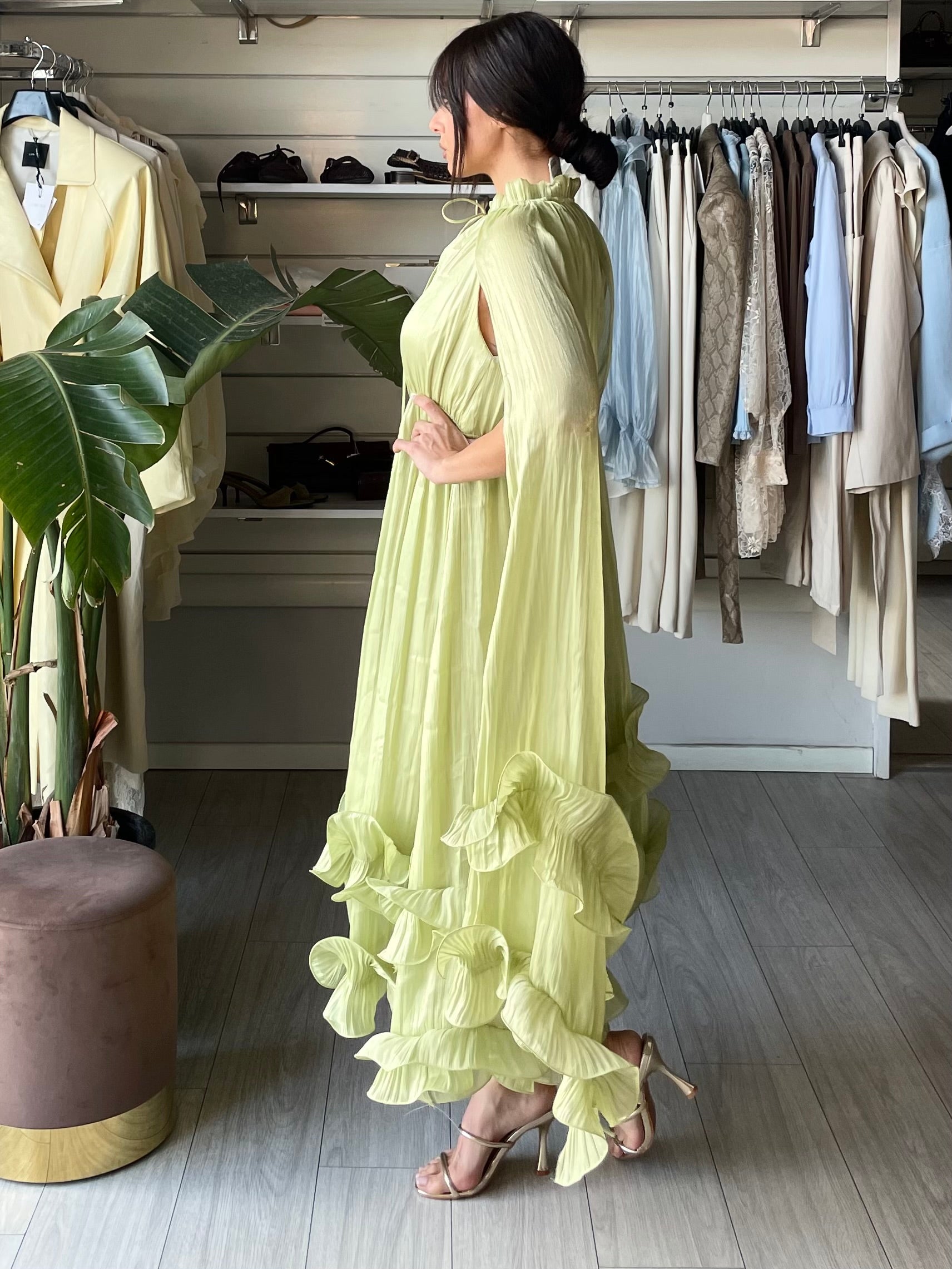 Abito Athena con volants maniche a mantella verde lime