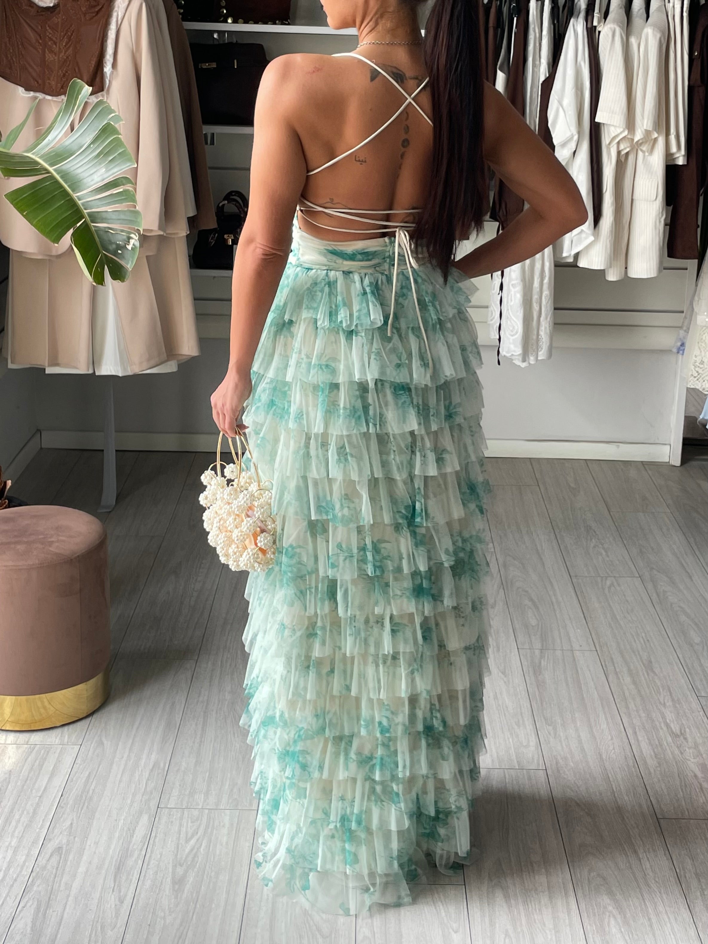 Abito in tulle a balze con schiena scoperta