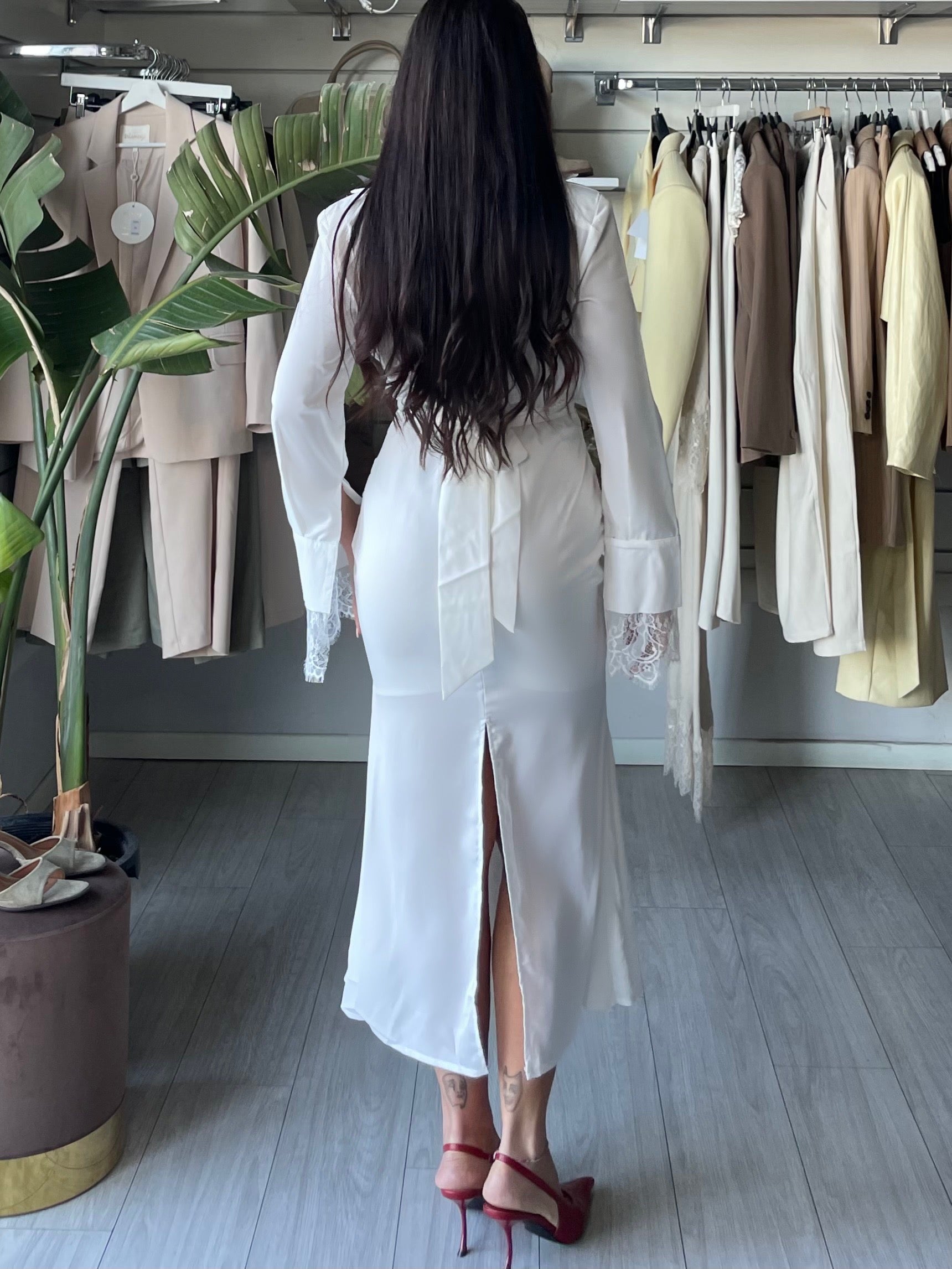 Abito a tubino in raso con cut-out bianco