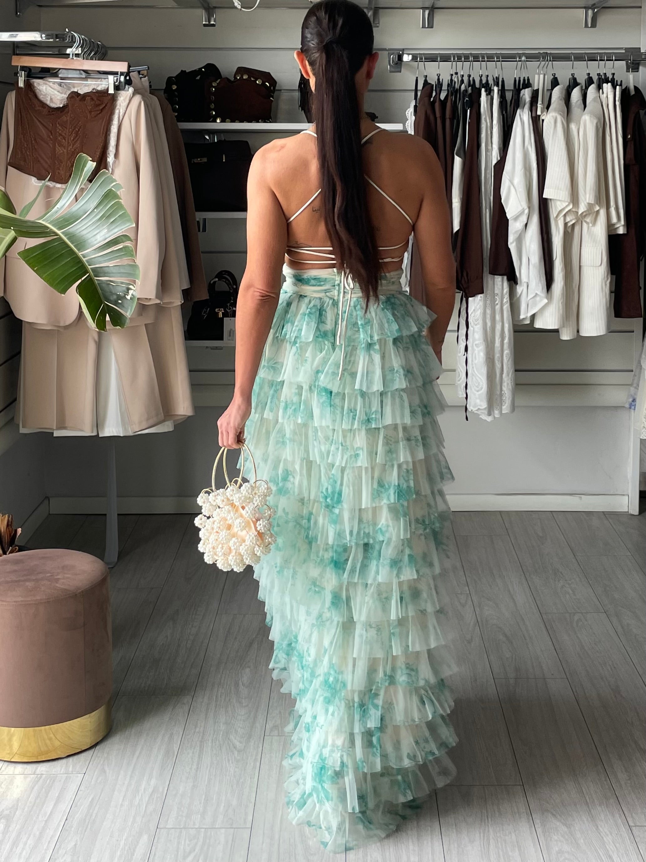 Abito in tulle a balze con schiena scoperta