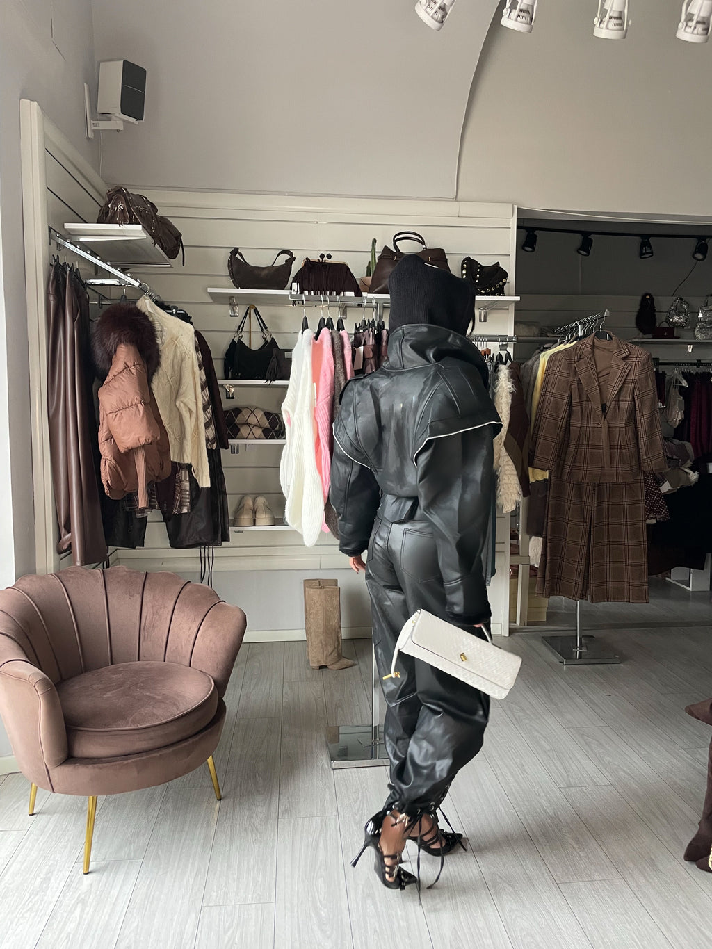 081 Biker Fur con cintura nero