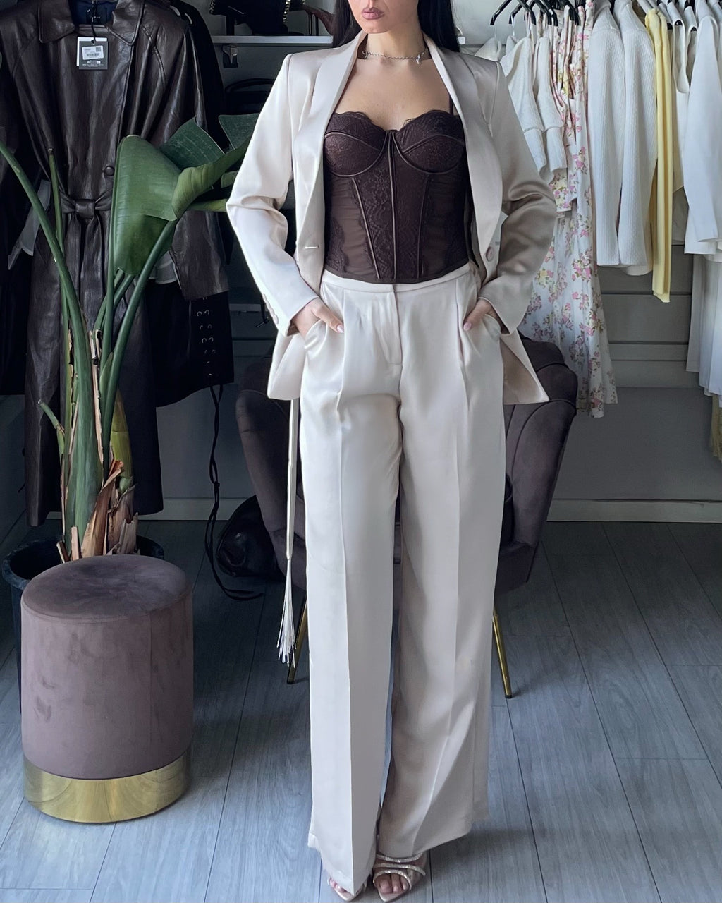 Tailleur in cady con fusciacca oro