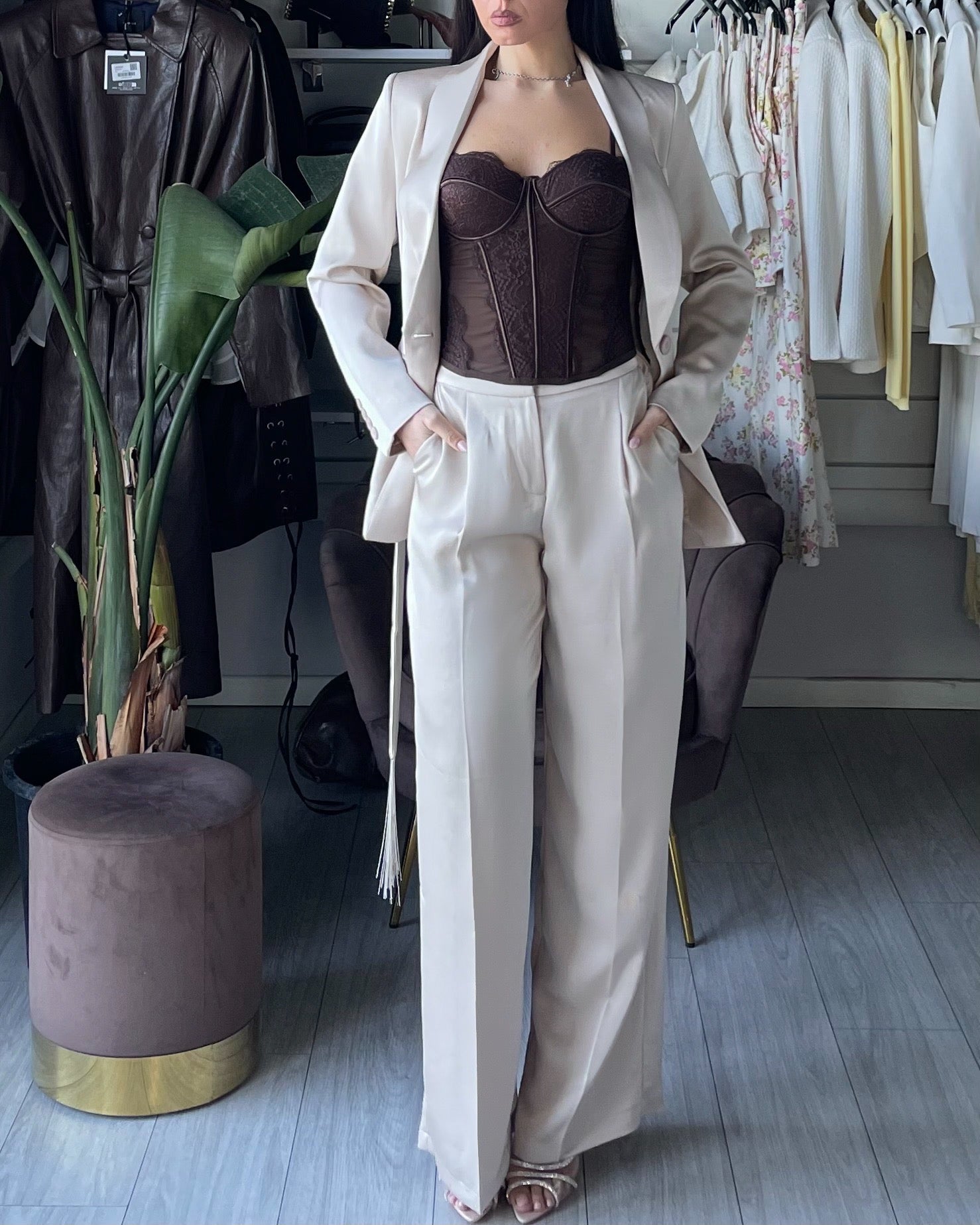 Tailleur in cady con fusciacca oro