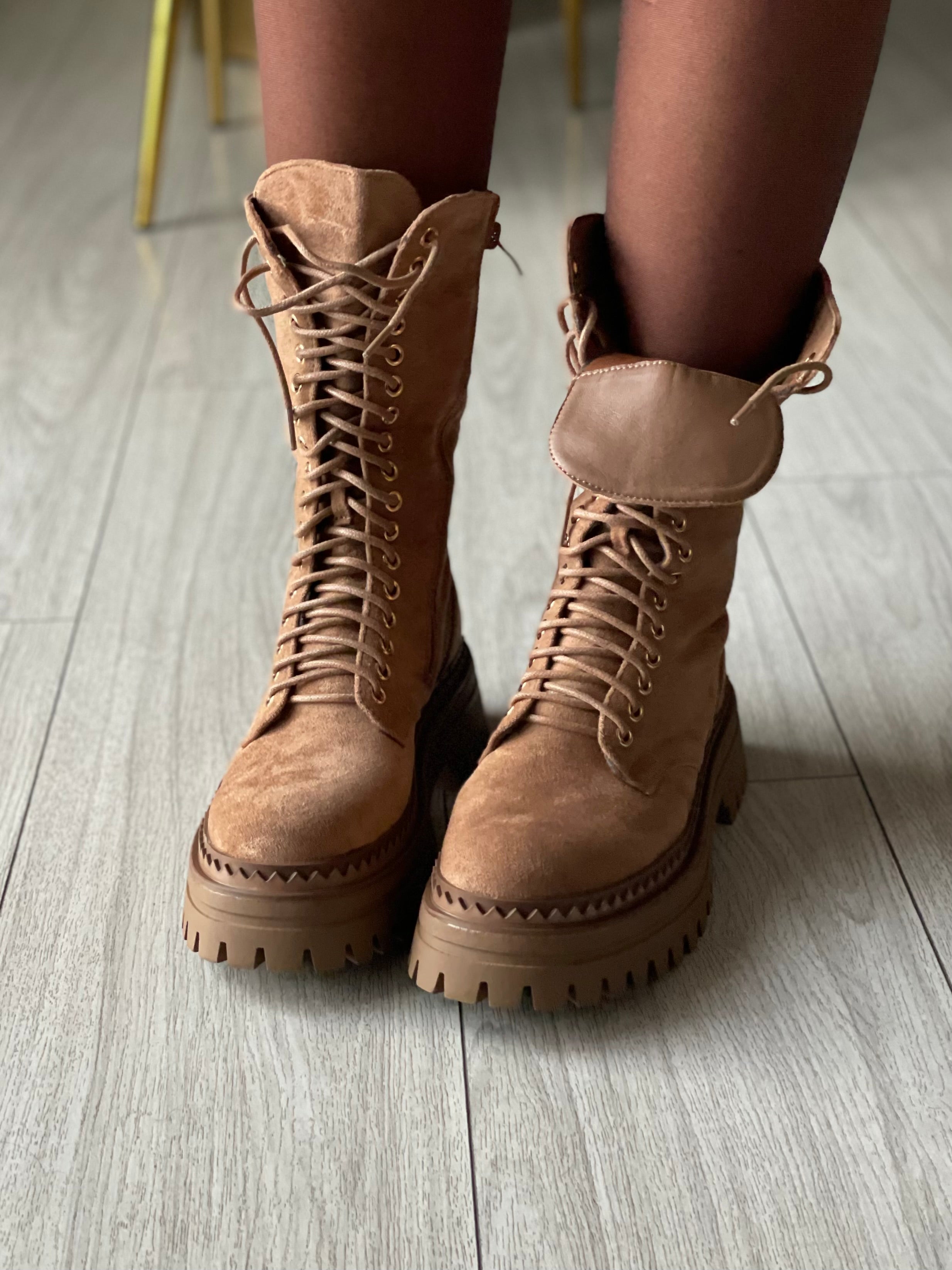 STIVALE STRINGATO SUEDE CAMEL