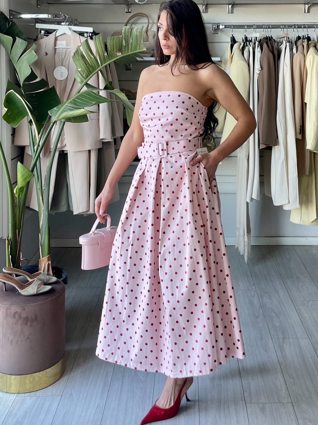 Abito in cotone con cintura e tasche a pois rosa