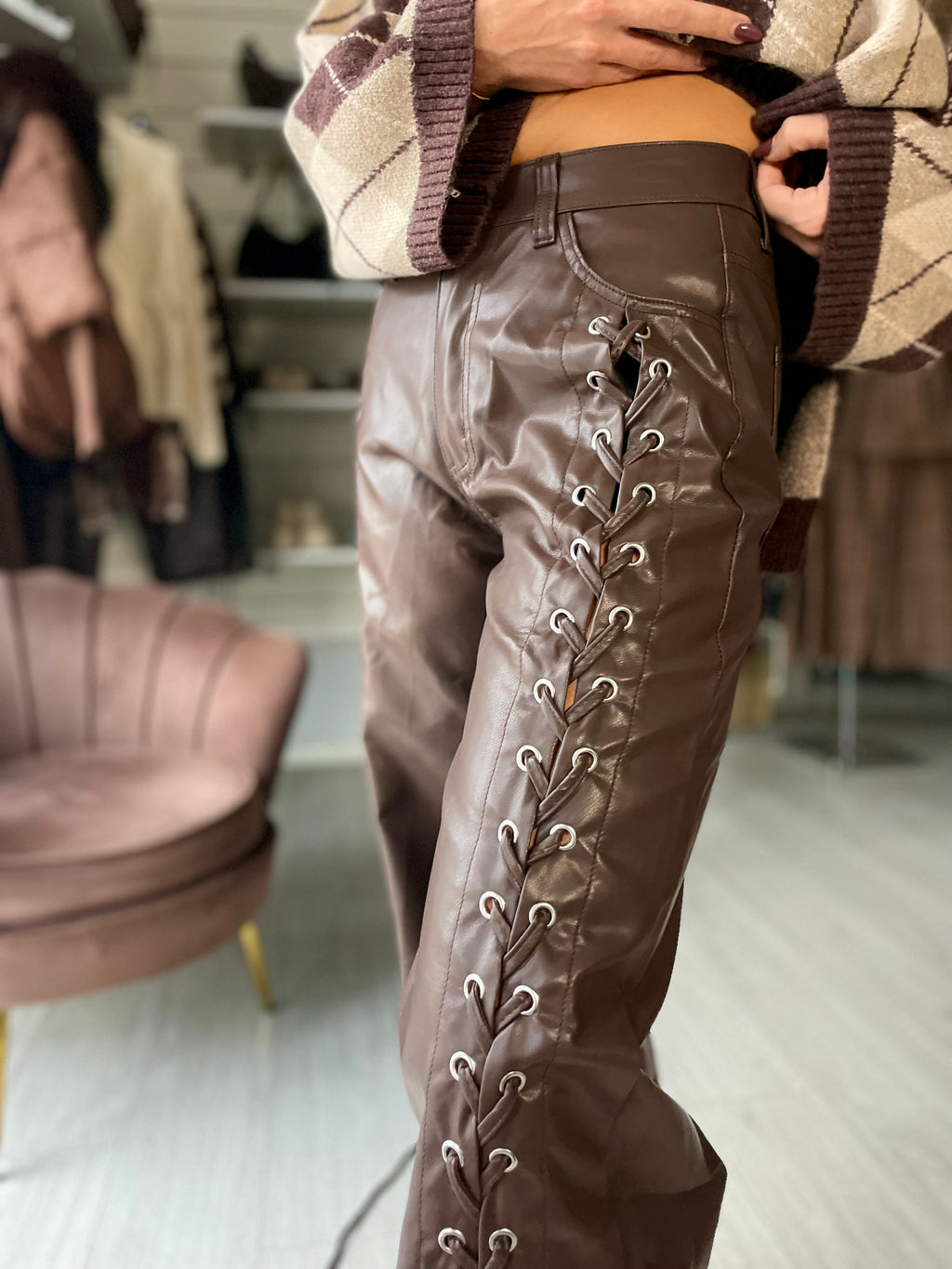 FULL-LACE Pantalone ecopelle stringato