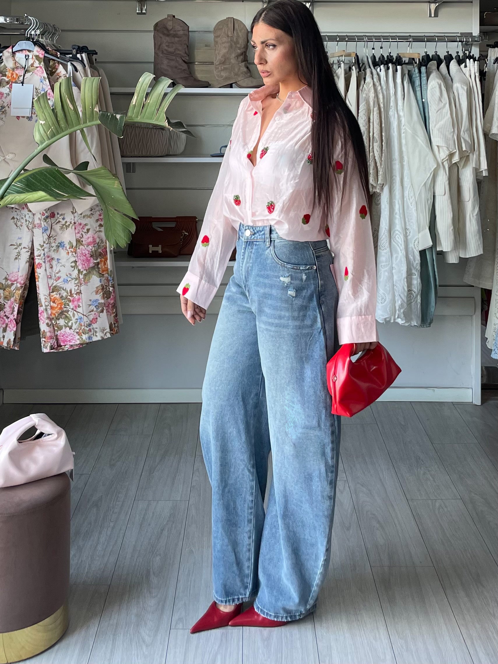 Jeans balloon chiaro con tasca glitter rosa