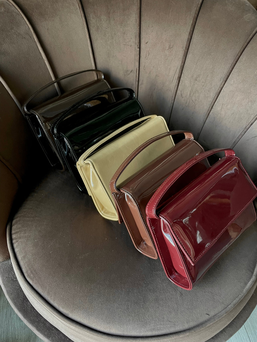 Mab - BORSA A MANO IN VERNICE