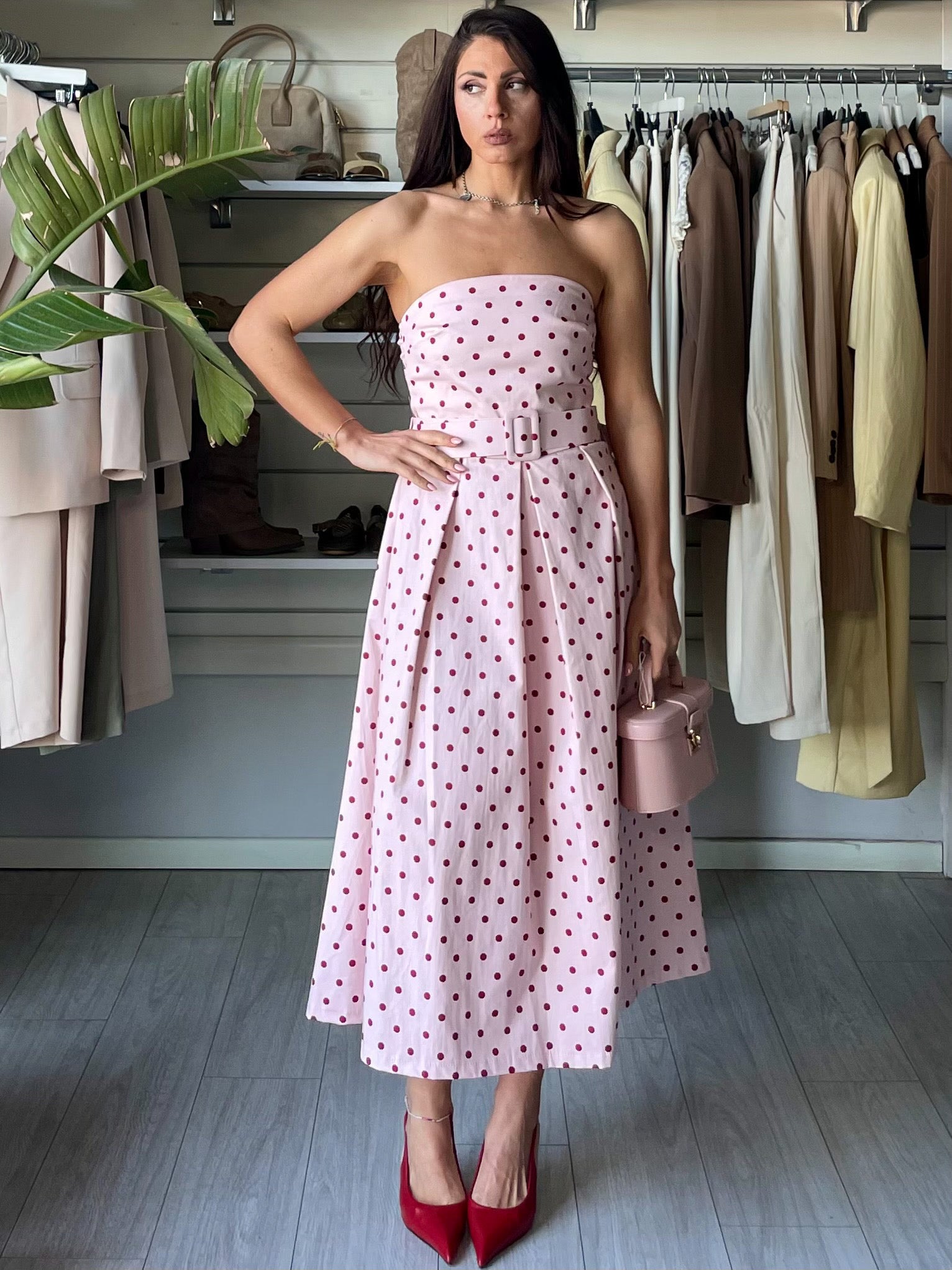 Abito in cotone con cintura e tasche a pois rosa