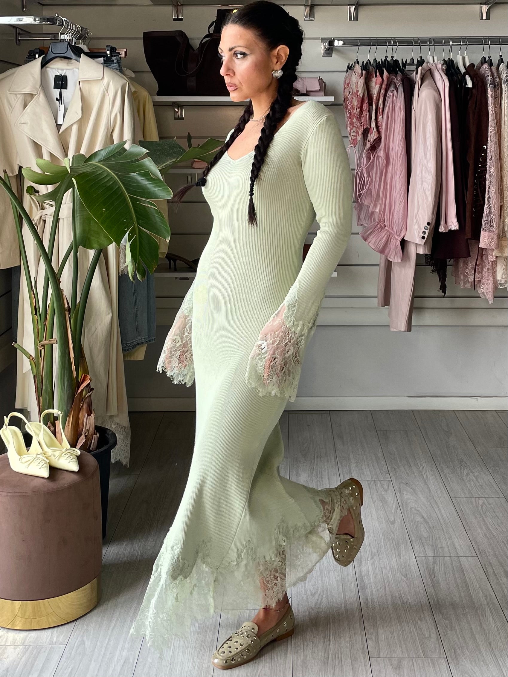 Dress soft touch con ricami in pizzo verde