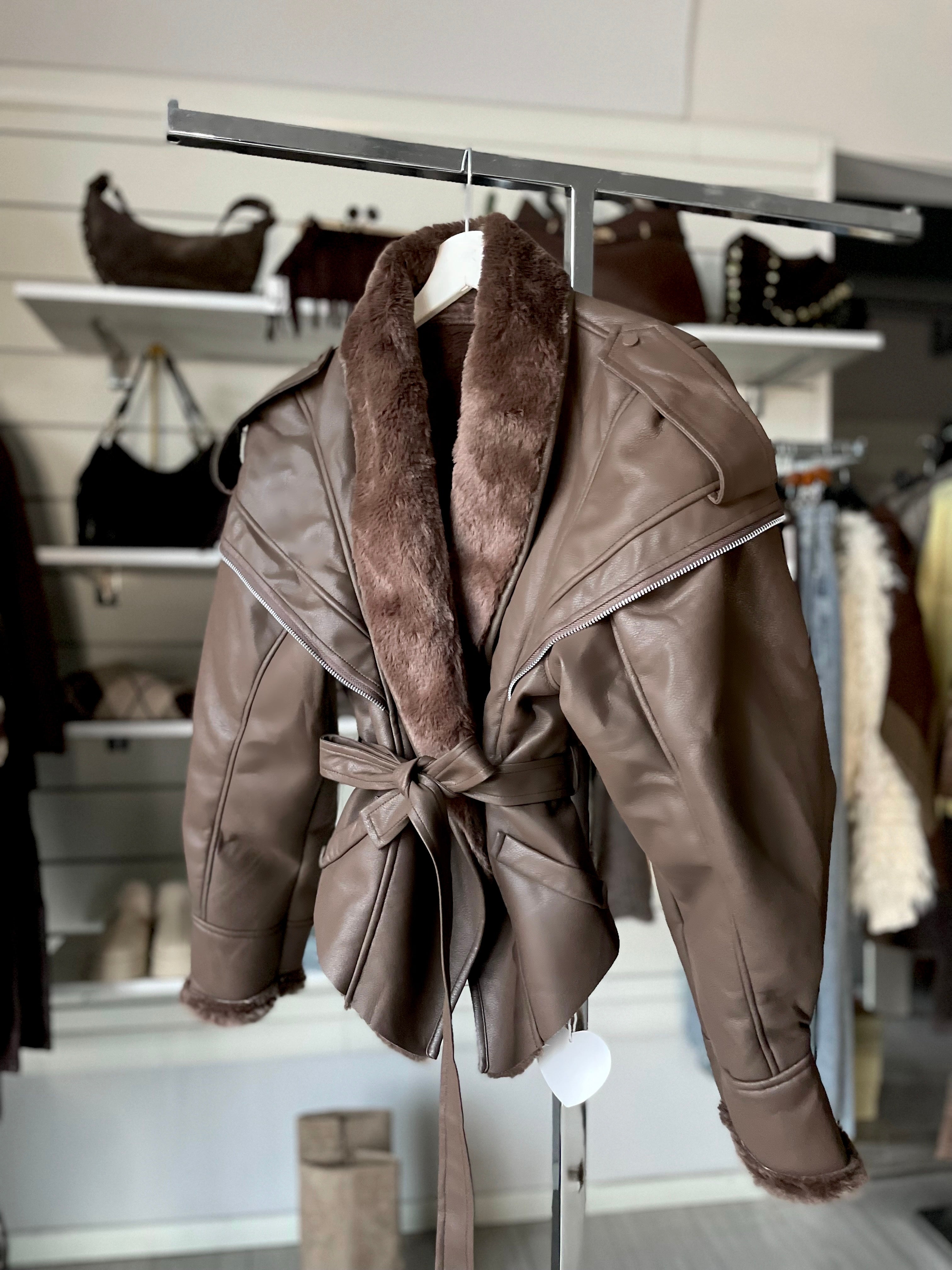 081 Biker Fur con cintura Brown