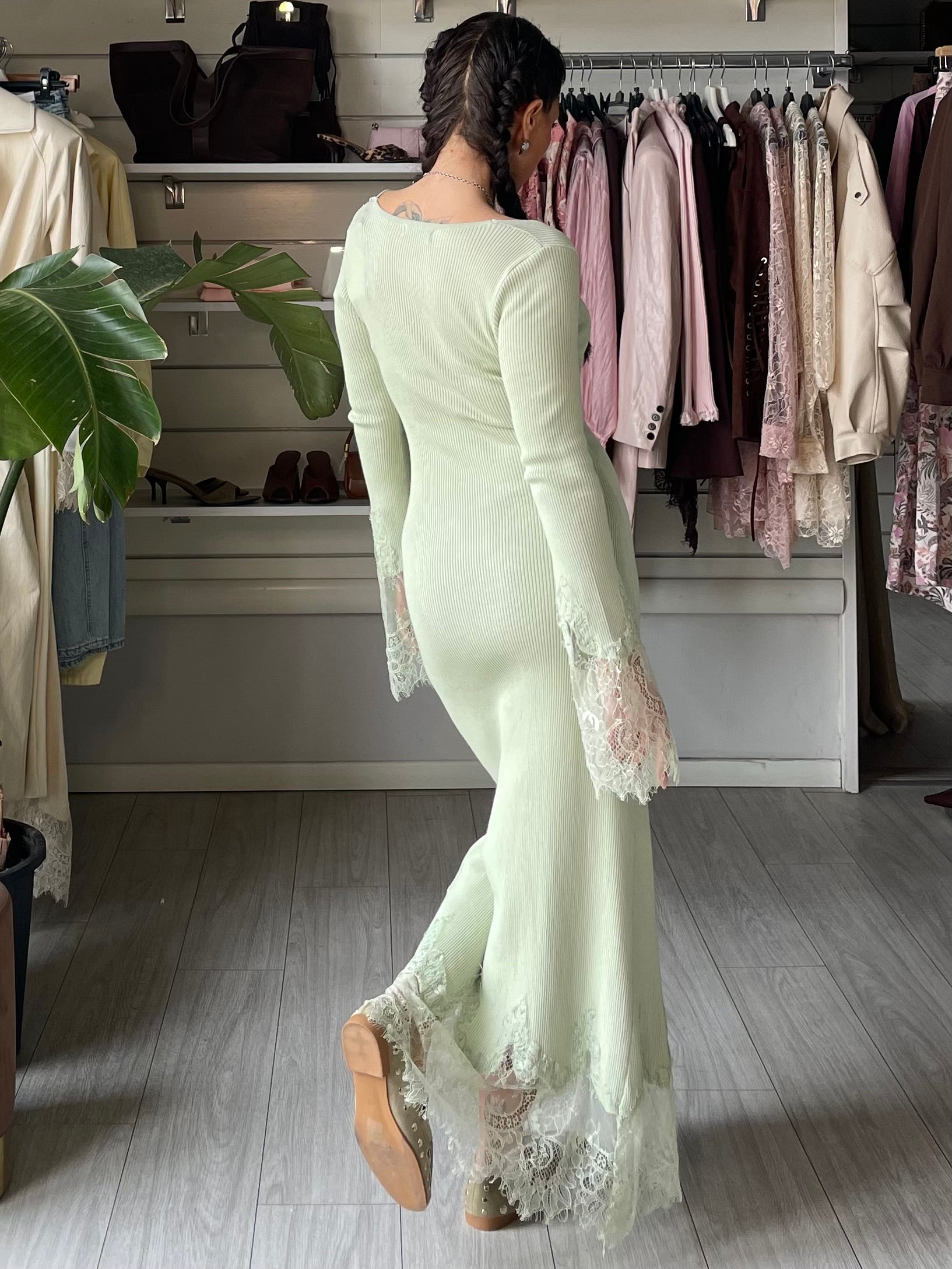 Dress soft touch con ricami in pizzo verde