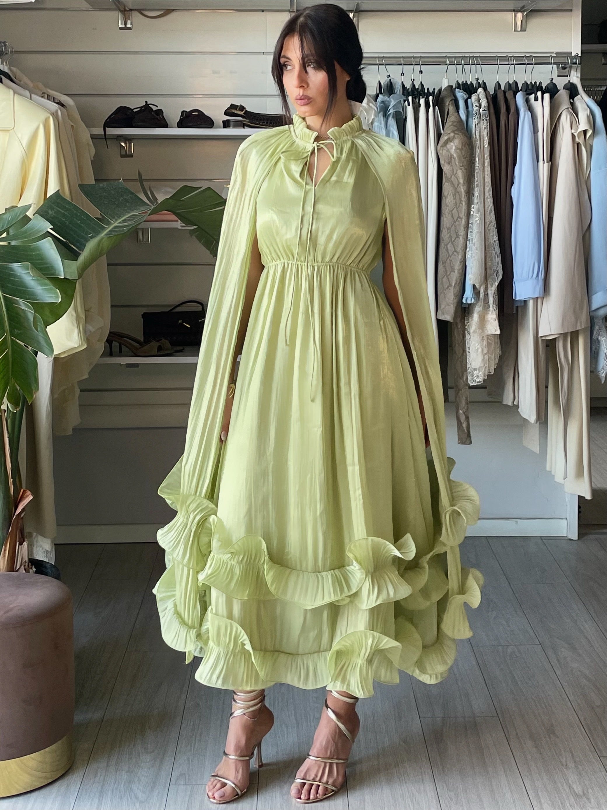 Abito Athena con volants maniche a mantella verde lime
