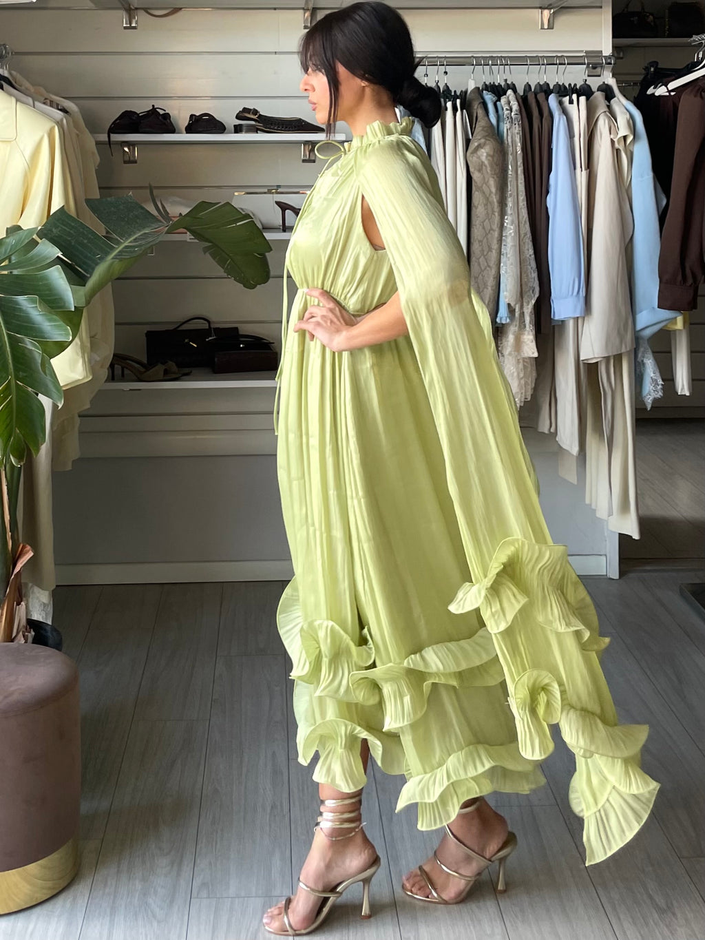 Abito Athena con volants maniche a mantella verde lime