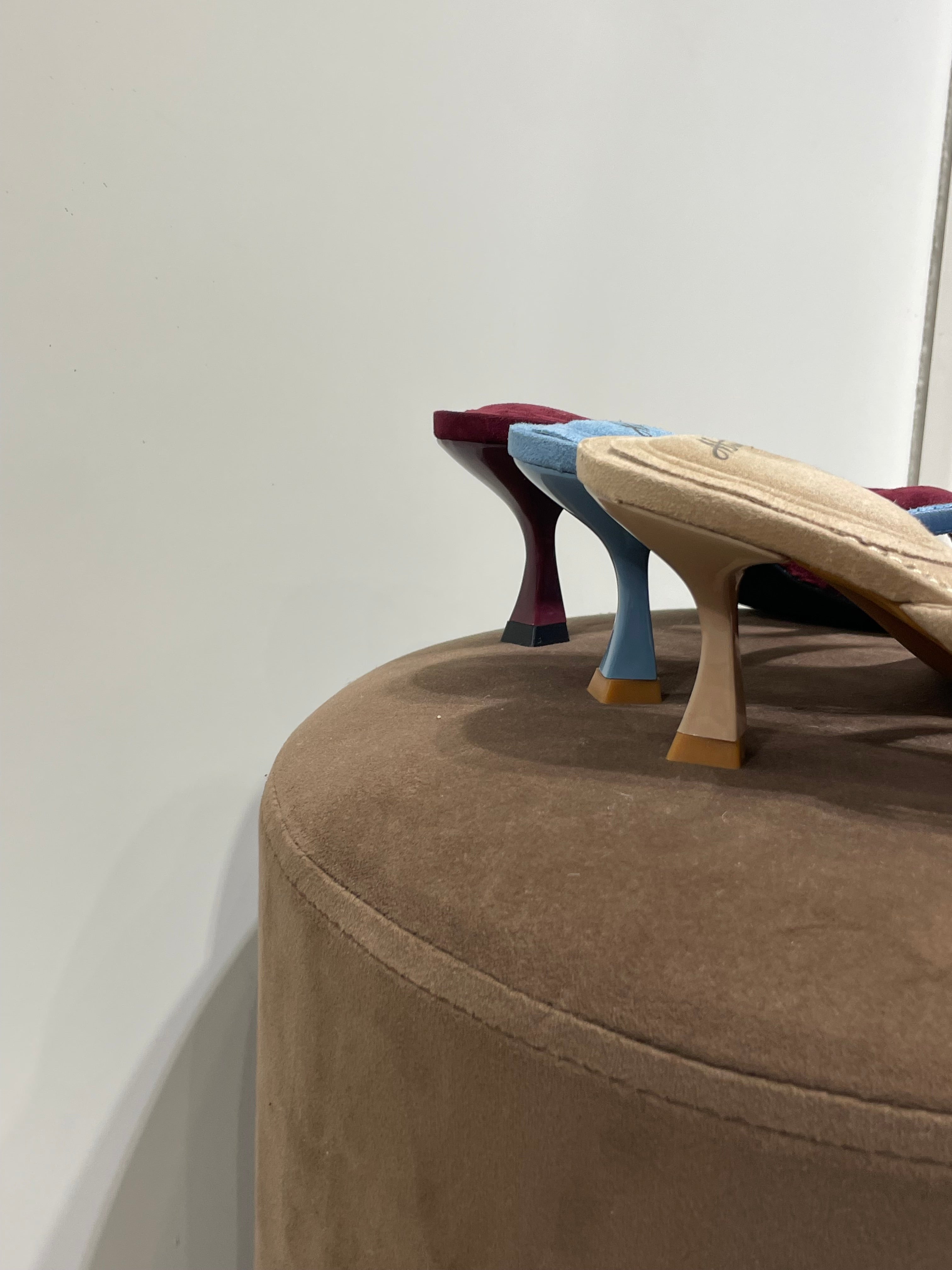 Infradito Havana in suede con tacco