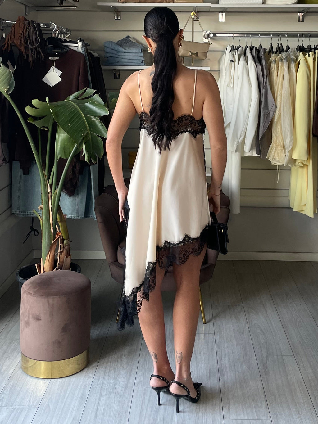 Top dress in raso  con pizzo beige
