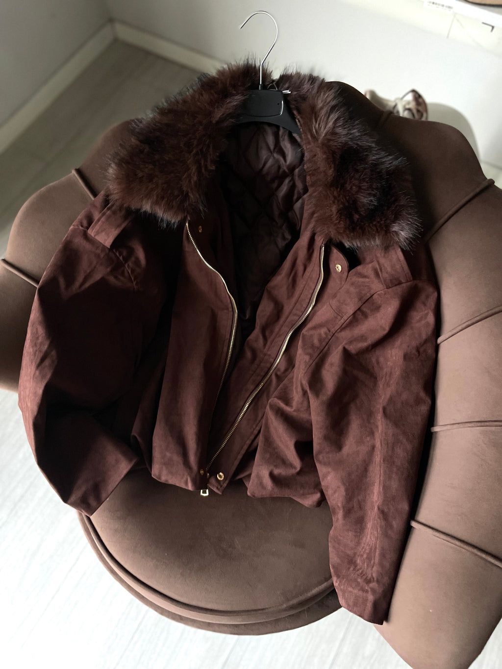 BOMBER SUEDE CHOCO CON ECOFUR