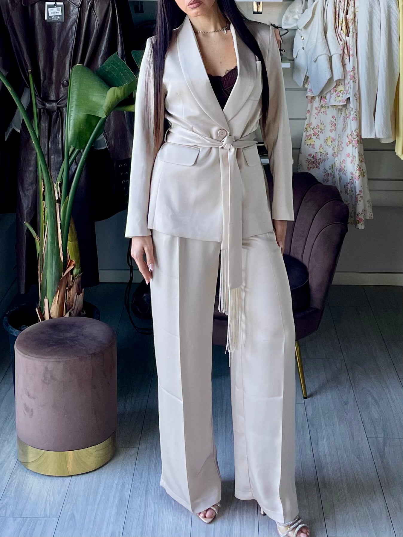 Tailleur in cady con fusciacca oro