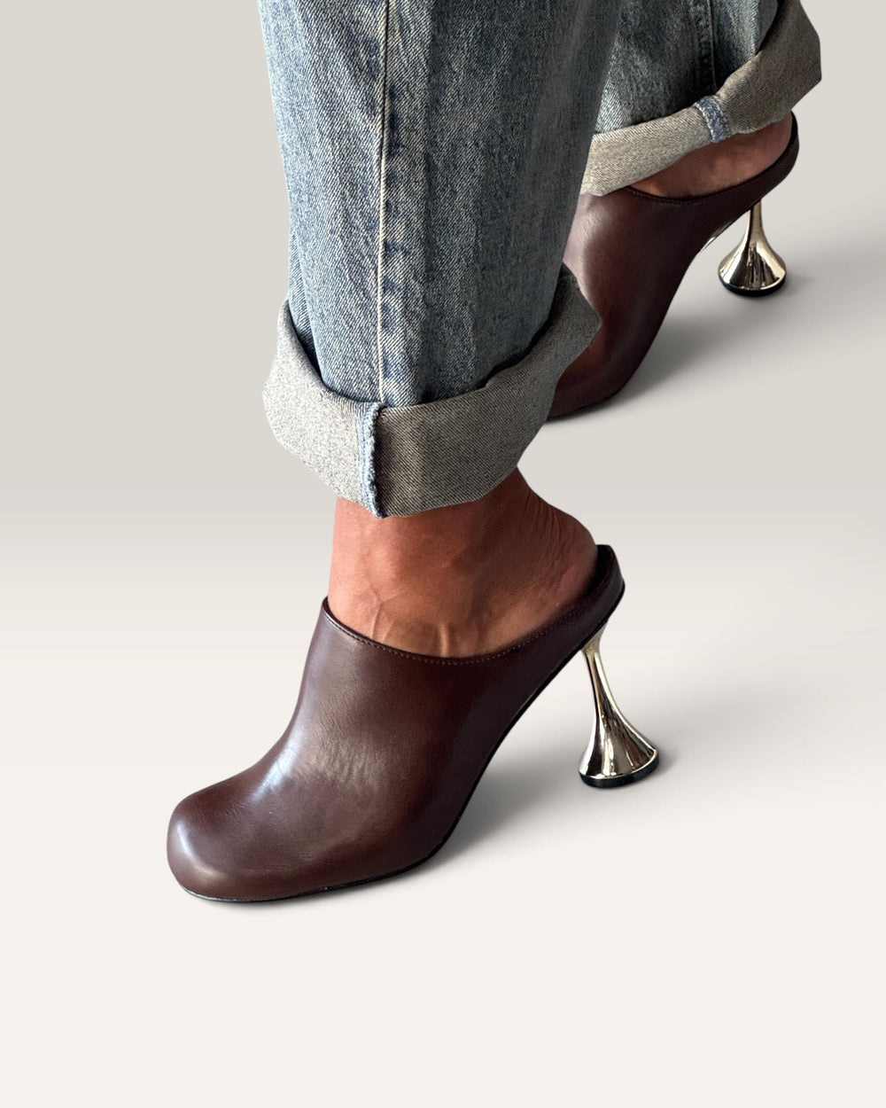 Mules con tacco oro Coffee