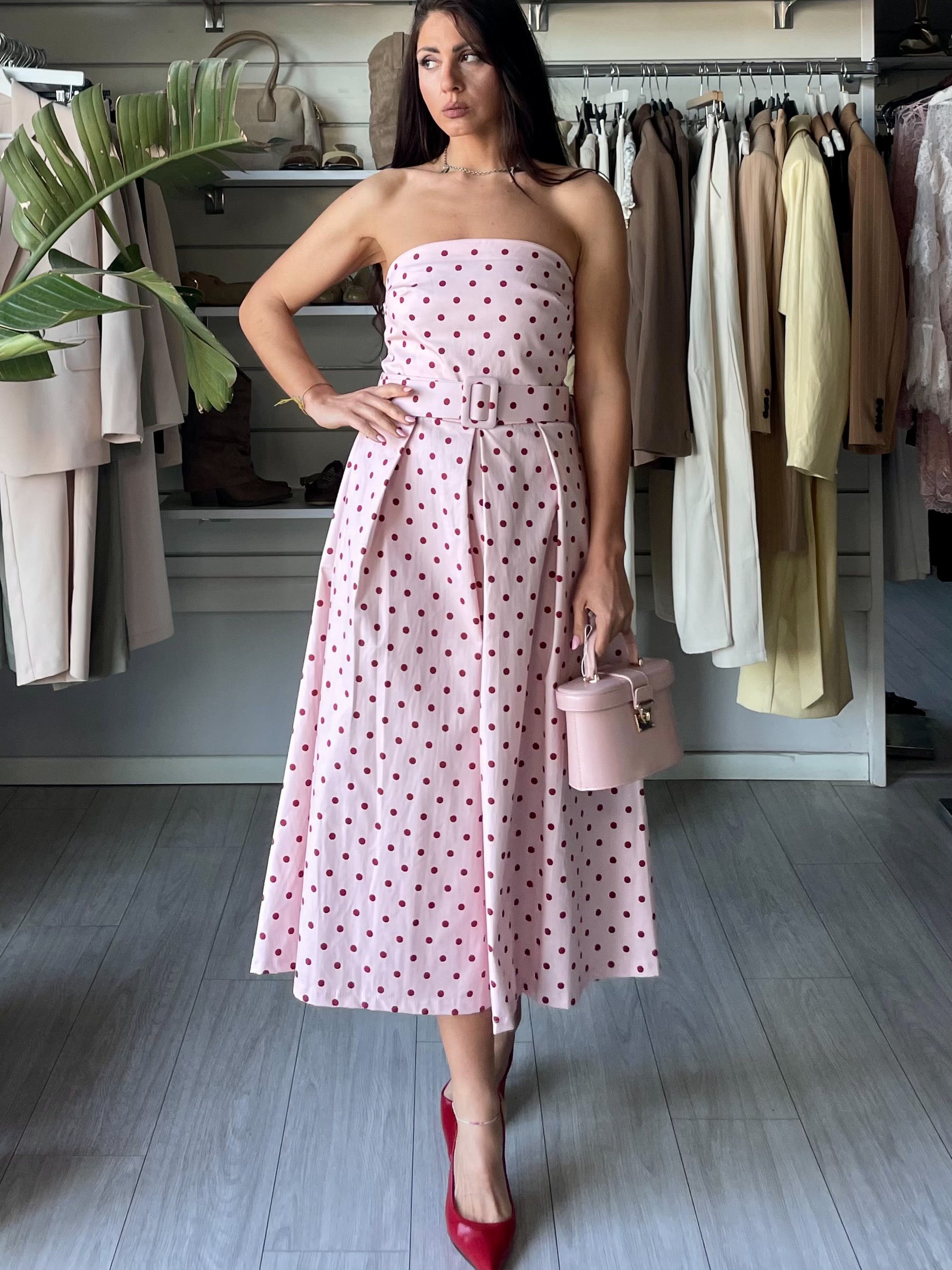 Abito in cotone con cintura e tasche a pois rosa