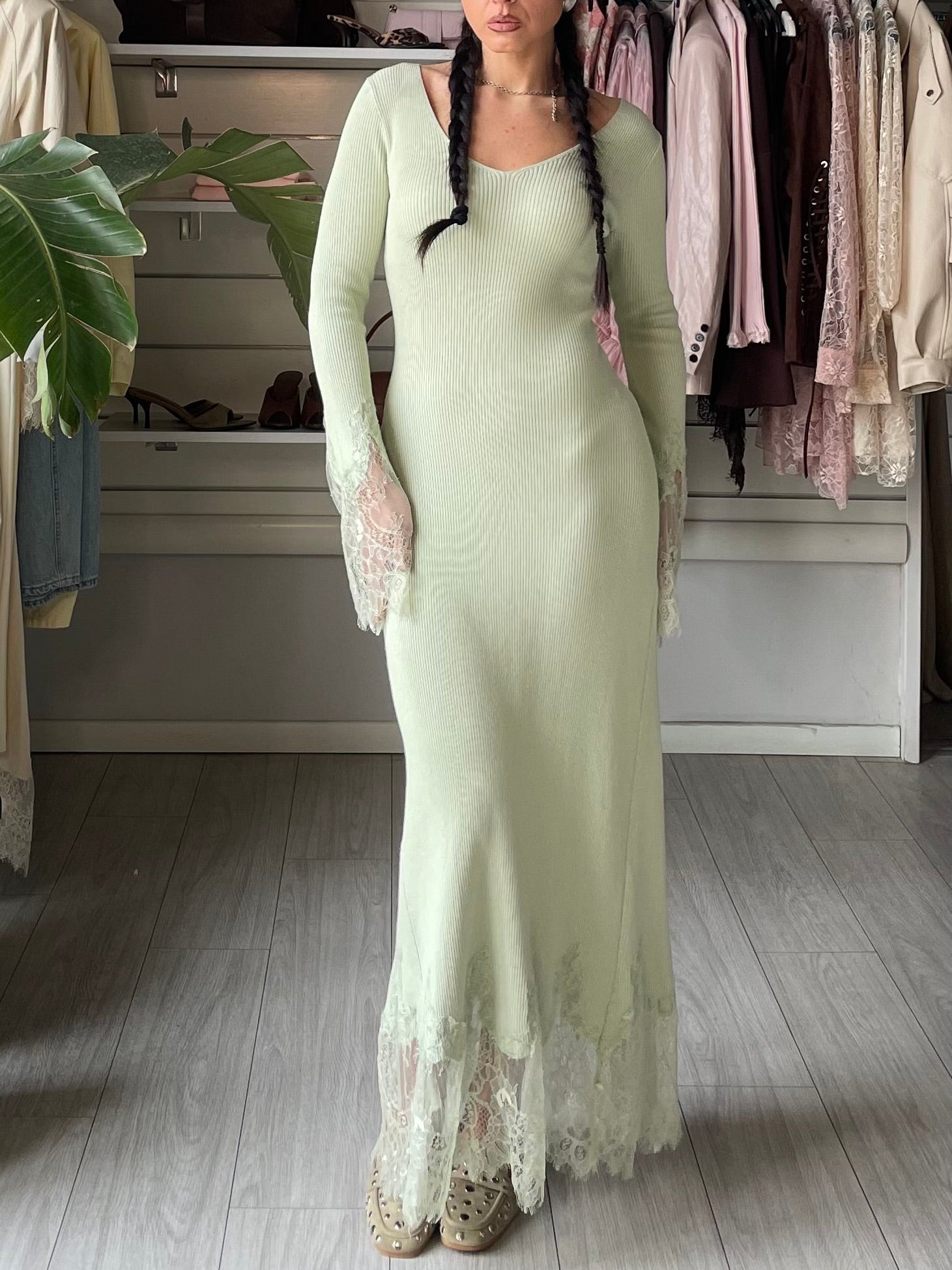 Dress soft touch con ricami in pizzo verde