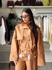Trench corto Korea camel Lumina