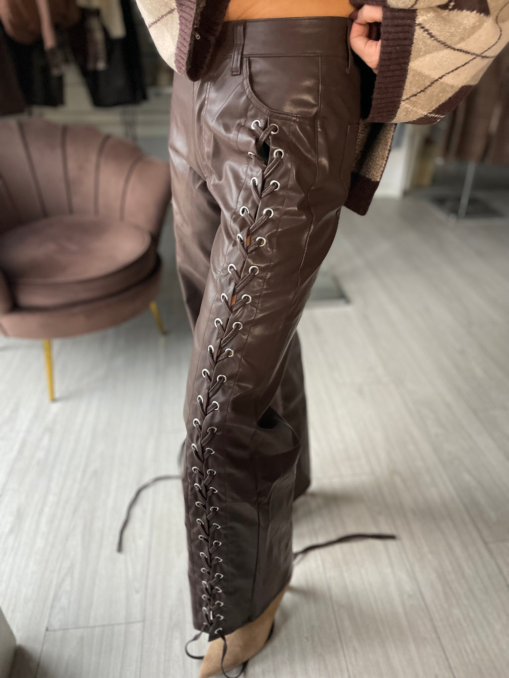 FULL-LACE Pantalone ecopelle stringato